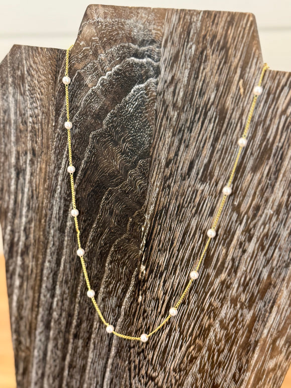 Gold Stationary Pearl Necklace