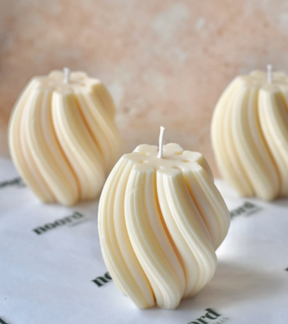 Cream Sculpted Swirl Candle